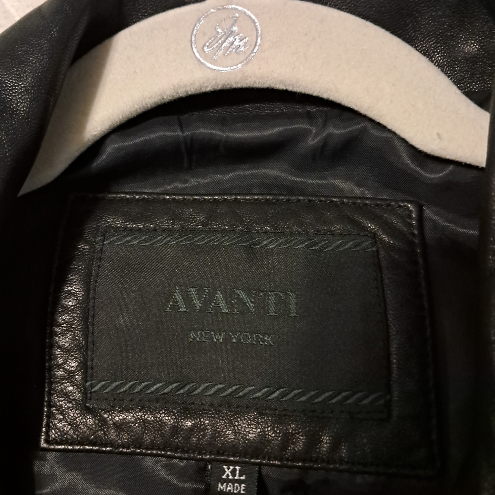 Sale PENDING: Avanti Classic Black Leather Jacket. Wonen's XL